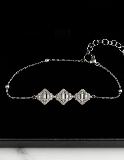 Romantik Işıltı – 925 ayar gümüş kadın bileklik hediye kutusunda