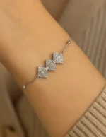 Romantik Işıltı – 925 ayar gümüş kadın bileklik bilekte görünüm