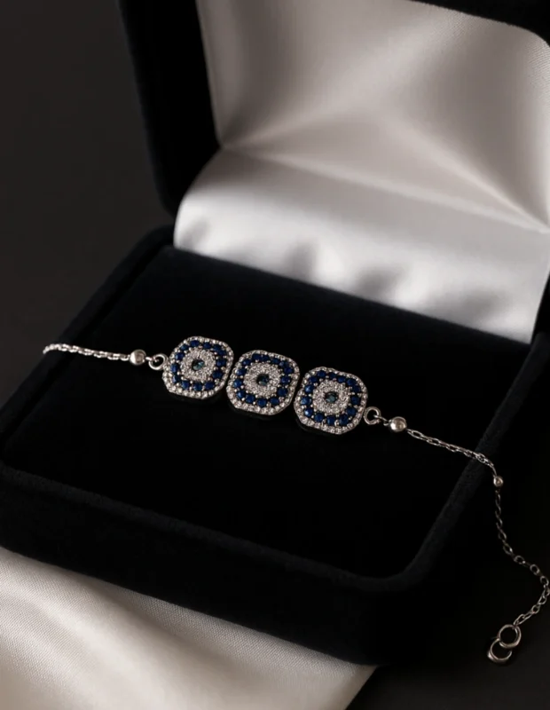 925 ayar gümüş lacivert taşlı bileklik kutusunda