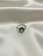 altı tırnaklı yuvarlak kesim peridot yeşili zirkon gümüş yüzük
