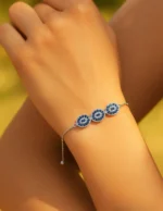 Lacivert taşlı 925 ayar gümüş kadın bileklik bilekte