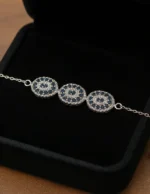 Lacivert taşlı 925 ayar gümüş kadın bileklik kutusunda