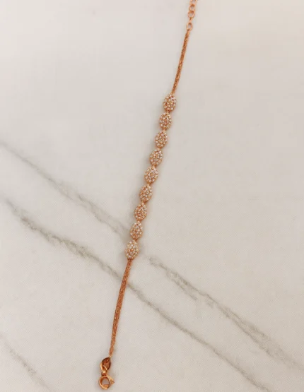 Zarif Işıltı 925 ayar gümüş kadın bileklik mermer zemin