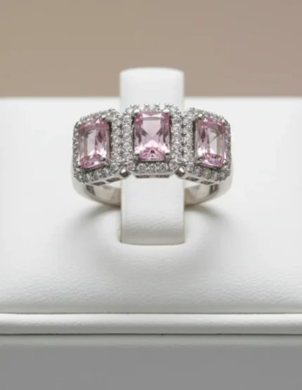 Pembe Zirkon Üç Taşlı Halo 925 Ayar Gümüş Kadın Yüzük beyaz standda | FitLiva