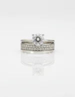 FitLiva Lüks 925 Ayar Zirkon Taşlı Tektaş Kadın Yüzük beyaz arka planda