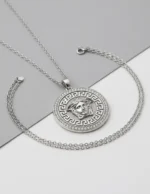 Silver 925 Medusa madalyon kolye – Grek desenli çerçeve